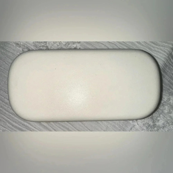 🆓Marc Jacobs Glasses Case🆓 - Picture 2 of 4